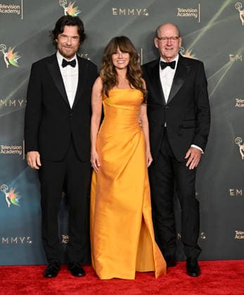78th Emmy Awards Night 2 Jason Bateman, Linda Cardellini and Richard Jenkins in the press room at the 78th Emmy Awards Nigh1, held at the Peacock Theatre in Los Angeles, Ca. on September 6, 2026. Los Angeles Peacock Theatre California USA Copyright: xStarbuck xAFF-USA.COMx