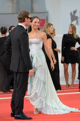 The echo chamber red carpet in Venice Lido - 06 Sep 2026 Michael Fassbender (l) and Alicia Vikander (r) attend the red carpet of movie The echo chamber during the 83rd Venice Film Festival at Palazzo del cinema. Venice Lido Italy Copyright: xMarioxCartellix xSOPAxImagesx _DSC9595