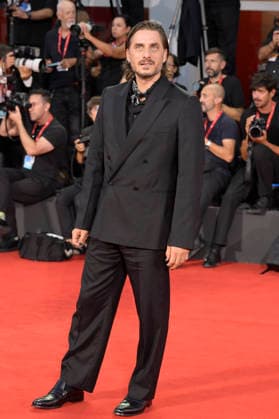 The echo chamber red carpet in Venice Lido - 06 Sep 2026 Luca Marinelli attends the red carpet of movie The echo chamber during the 83rd Venice Film Festival at Palazzo del cinema. Venice Lido Italy Copyright: xMarioxCartellix xSOPAxImagesx _DSC9716