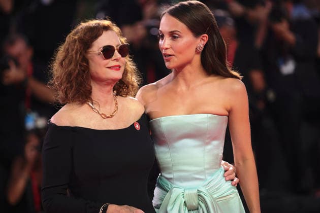83rd Venice International Film Festival in Venice, Italy - 06 Sep 2026. American actress Susan Sarandon, Swedish actress Alicia Vikander attend the red carpet of the film The Echo Chamber at the 83rd Venice International Film Festival at the Sala Grande. The Filming Italy Venice Award delegation, with 80 international and national guests, will also walk this carpet afterward. Venice Italy Copyright: xMarcoxBaradax xSOPAxImagesx 20260906_RED CARPET THE ECHO CHAMBER AND HOMBRE AL AGUA-1883