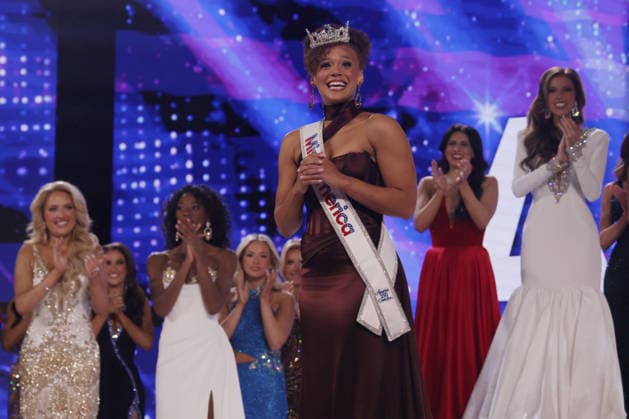 Regan Hutsell, Miss Texas is crowned Miss America 2027 at the West Palm Beach Convention Center in West Palm Beach, Florida on Sunday, September 6, 2026.  MIA20260906140 GaryxIxRothstein