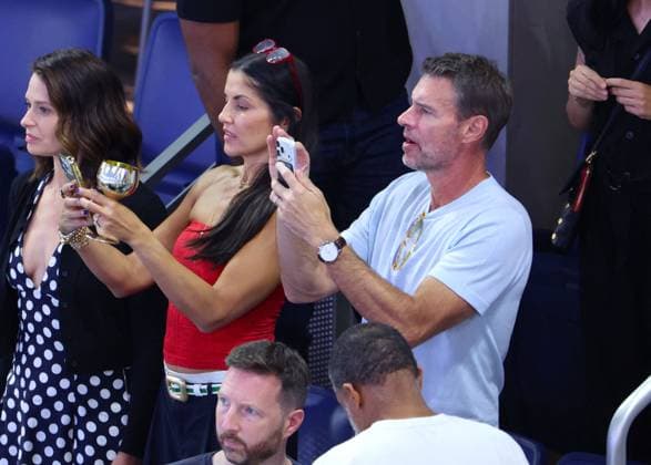 US Open - Scott Foley And Marika Dominczyk In The Stands Actor Scott Foley with his wife Marika Dominczyk attend round of 16 at the US Open in New York, NY on September 7, 2026. Photo by Dylan Travis ABACAPRESS.COM New York NY United States  Copyright: xDylanxTravis ABACAx