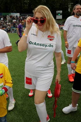 KICKEN MIT HERZ 2026 Sandra Quadflieg, Kicken mit Herz das Charity Fussballspiel zu Gunsten der Kinderstation des UKE im Stadion Hoheluft, Hamburg, 06.09.2026 Copyright: xEventpressxMPx