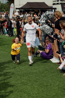 KICKEN MIT HERZ 2026 Micky Beisenherz, Kicken mit Herz das Charity Fussballspiel zu Gunsten der Kinderstation des UKE im Stadion Hoheluft, Hamburg, 06.09.2026 Copyright: xEventpressxMPx