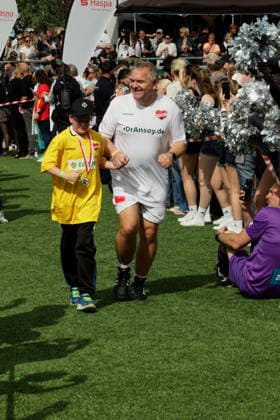 KICKEN MIT HERZ 2026 Elton, Kicken mit Herz das Charity Fussballspiel zu Gunsten der Kinderstation des UKE im Stadion Hoheluft, Hamburg, 06.09.2026 Copyright: xEventpressxMPx