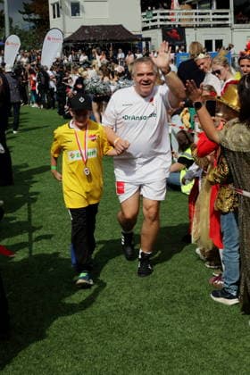 KICKEN MIT HERZ 2026 Elton, Kicken mit Herz das Charity Fussballspiel zu Gunsten der Kinderstation des UKE im Stadion Hoheluft, Hamburg, 06.09.2026 Copyright: xEventpressxMPx