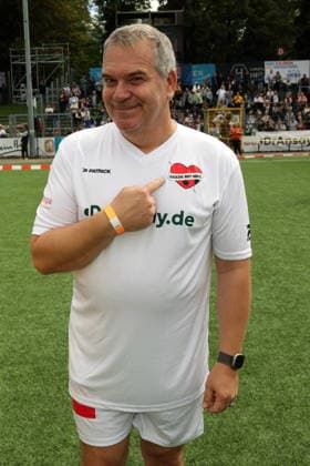 KICKEN MIT HERZ 2026 Elton, Kicken mit Herz das Charity Fussballspiel zu Gunsten der Kinderstation des UKE im Stadion Hoheluft, Hamburg, 06.09.2026 Copyright: xEventpressxMPx