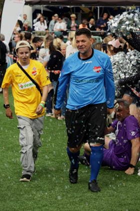 KICKEN MIT HERZ 2026 Tim Mälzer, Kicken mit Herz das Charity Fussballspiel zu Gunsten der Kinderstation des UKE im Stadion Hoheluft, Hamburg, 06.09.2026 Copyright: xEventpressxMPx