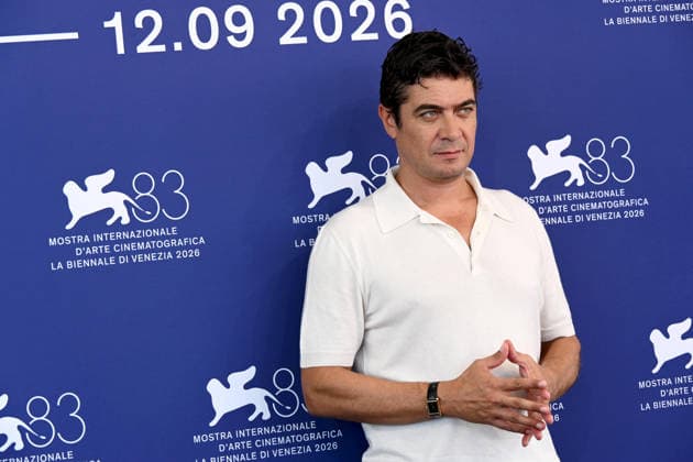 IPA88229961 - Venice, 83rd Venice International Film Festival 2026, Day 6 Film photocall: I figli della scimmia Pictured: Riccardo Scamarcio  Copyright: xAlbertoxTerenghi PoolxPhotoxEventsx08x xPoolxPhotoxEventsx08x 88229961