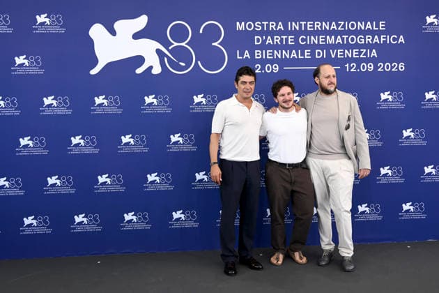 IPA88229990 - Venice, 83rd Venice International Film Festival 2026, Day 6 Film photocall: I figli della scimmia Pictured: Riccardo Scamarcio, Tommaso Landucci, Fausto Russo Alesi  Copyright: xAlbertoxTerenghi PoolxPhotoxEventsx08x xPoolxPhotoxEventsx08x 88229990