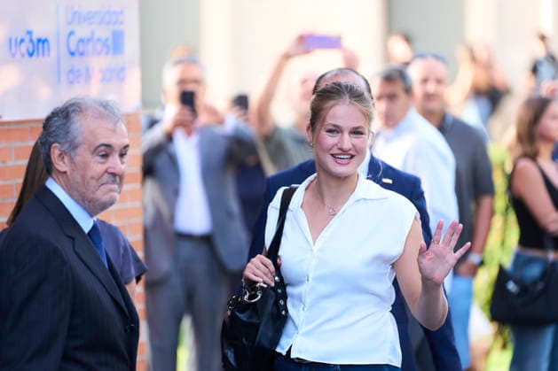 Princess Leonor Attends Her First Day at University Crown Princess Leonor attends First Day at University at Carlos III University on September 7, 2026 in Getafe, Spain Princess Leonor begins her university studies at Universidad Carlos III de Madrid, where she will study a degree in International Relations. Her arrival at university marks a new stage in her education following her studies at UWC Atlantic College in Wales and her military training at the General Military Academy in Zaragoza, the General Air Academy in San Javier and the Naval Military Academy in Marin. Photo by IMAGO MPG Getafe Carlos III University Madrid Spain  Copyright: xMPGx