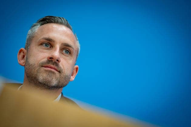Wahlsieger und AfD-Spitzenkandidat Ulrich Siegmund während der Bundespressekonferenz;Bundespressekonferenz in Berlin - Wahlnachlese mit der AfD am Tag nach der Landtagswahl 2026 in Sachsen-Anhalt, Berlin Berlin Deutschland Haus der Bundespressekonferenz