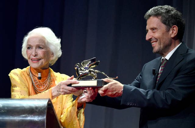 September 7, 2026, Venice, ITALY: US actor Ellen Burstyn receives the Golden Lion for Lifetime Achievement from President of the Biennale, Pietrangelo Buttafuoco (R), during the Venice International Film Festival, in Venice, Italy, 07 September 2026. The 83rd edition of the Venice Film Festival runs from 02 to 12 September 2026. ANSA ETTORE FERRARI. Venice ITALY  - ZUMAa110 20260907_zaf_a110_031 Copyright: xEttorexFerrarix