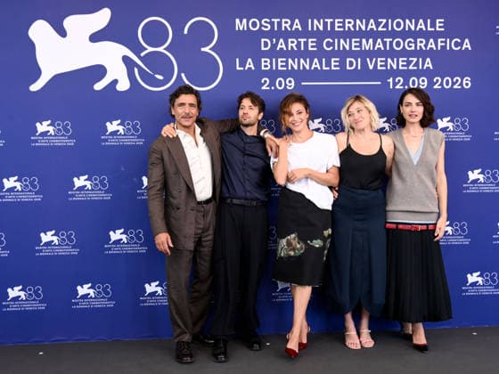 IPA88239805 - Venice, 83rd Venice International Film Festival 2026 - Day 6 - Photocall for *L™estranea* - Pictured: Adriano Giannini, Paolo Strippoli, Jasmine Trinca, Valeria Bruni Tedeschi, Romana Maggiora Vergano  Copyright: xAlbertoxTerenghix xPoolxPhotoxEventsx08x IPA88239805