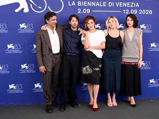 IPA88239808 - Venice, 83rd Venice International Film Festival 2026 - Day 6 - Photocall for *L™estranea* - Pictured: Adriano Giannini, Paolo Strippoli, Jasmine Trinca, Valeria Bruni Tedeschi, Romana Maggiora Vergano  Copyright: xAlbertoxTerenghix xPoolxPhotoxEventsx08x IPA88239808