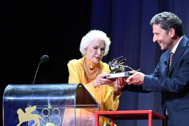 September 7, 2026, Venice, Rome, Italy: Ellen Burstyn receives the Golden Lion for Lifetime Achievement from Pietrangelo Buttafuoco during the Golden Lion for Lifetime Achievement award ceremony at the 83rd Venice Film Festival. Venice, September 7, 2026 Venice Italy  - ZUMAa289 20260907_zia_a289_187 Copyright: xMariaxLauraxAntonellix xAgfx