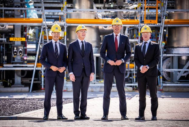 Store apner karbonfangstanlegg i Nederland Sluiskil, Nederland 20260907. Nederlands statsminister Rob Jetten, statsminister Jonas Gahr Store (Ap), EUs klimakommissaer Wopke Hoekstra og Yara-sjef Svein Tore Holsether under apningen av Yaras karbonfangstanlegg (CCS) i Nederland. Foto: Ole Berg-Rusten NTB Sluiskil Nederland 9WWJV4PJbnQ EDITORIAL USE ONLY Ref:_POL9WWJV4PJbnQ.jpg Copyright: xOlexBerg-Rustenx xNTBx