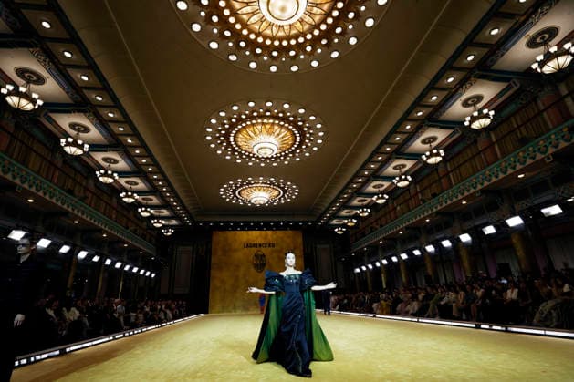 (260907) -- BEIJING, Sept. 7, 2026 -- A model presents a creation as part of the latest Haute Couture collection by Chinese designer Laurence Xu during the opening ceremony of SS2027 Beijing Fashion Week in Beijing, capital of China, Sept. 7, 2026. SS2027 Beijing Fashion Week kicked off on Monday. ) CHINA-BEIJING-SS2027 BEIJING FASHION WEEK-LAURENCE XU (CN) GaoxJing 