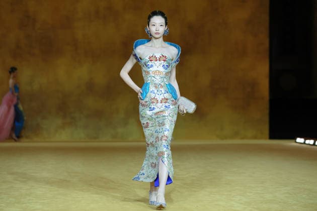(260907) -- BEIJING, Sept. 7, 2026 -- A model presents a creation as part of the latest Haute Couture collection by Chinese designer Laurence Xu during the opening ceremony of SS2027 Beijing Fashion Week in Beijing, capital of China, Sept. 7, 2026. SS2027 Beijing Fashion Week kicked off on Monday. ) CHINA-BEIJING-SS2027 BEIJING FASHION WEEK-LAURENCE XU (CN) GaoxJing 