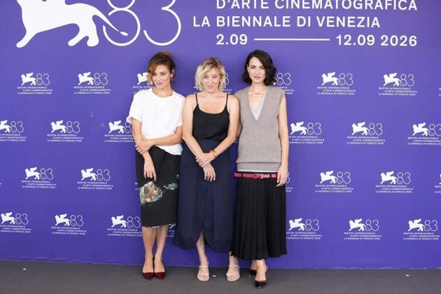 Foto IPP Daniele Cifala’ Venezia 02 09 2026 L Estranea Photocall - The 83rd Venice International Film Festival nella foto : Jasmine Trinca, Valeria Bruni Tedeschi and Romana Maggiora Vergano Italy Photo Press - World Copyright L Estranea Photocall - The 83r