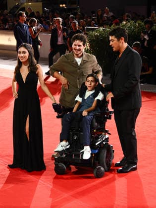 IPA88253511 - Venice, 83rd Venice International Film Festival 2026 - Night 6 - Red carpet for the film *I figli della scimmia*. Pictured: Riccardo Scamarcio, Andrea Aggio, and Tommaso Landucci  Copyright: xAlbertoxTerenghi PoolxPhotoxEvenx xPoolxPhotoxEventsx08x IPA88253511