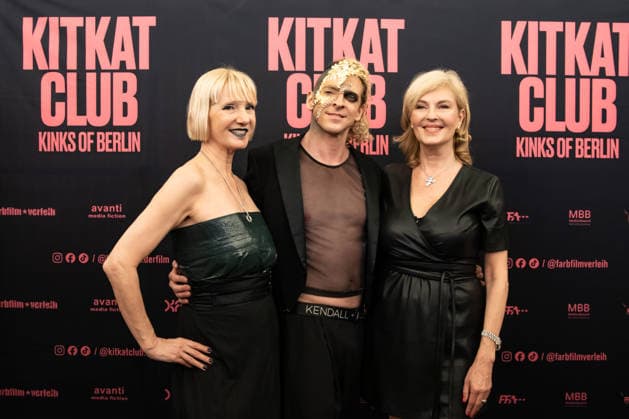 Fotograf und Regisseur Philipp Fussenegger (C) beim Fotocall für die Premiere vom Film Kitkat Club - Kinks of Berlin im Kino International in Berlin am 7. Semptember 2026. Premiere vom Film Kitkat Club - Kinks of Berlin im Kino International in Berlin