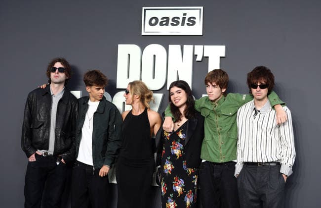 Oasis: Don t Look Back In Anger UK Premiere at Cineworld Leicester Square in London - 07 Sep 2026 Lennon Gallagher, Donovan Gallagher, Anais Gallagher, Molly Gallagher, Sonny Gallagher and Gene Gallagher attend the Oasis: Don t Look Back In Anger UK Premiere at Cineworld Leicester Square. London United Kingdom Copyright: xFredxDuvalx xSOPAxImagesx FD_Oasis_101