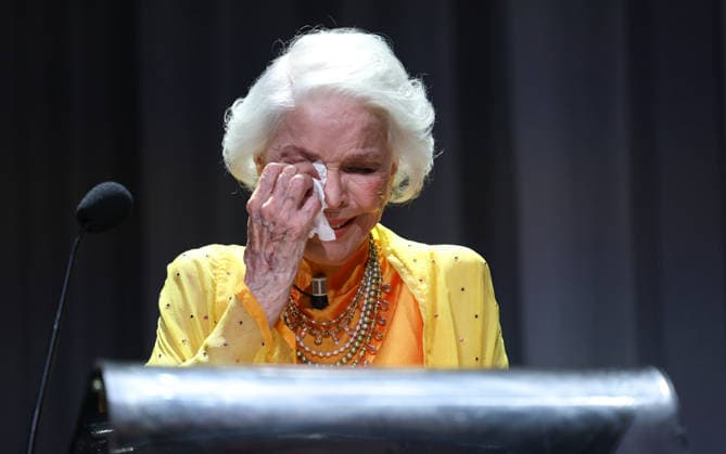 (260908) -- BEIJING, Sept. 8, 2026 -- Actress Ellen Burstyn reacts during the awarding ceremony of the Golden Lion for Lifetime Achievement at the 83rd Venice International Film Festival in Venice, Italy, Sept. 7, 2026. ) XINHUA PHOTOS OF THE DAY WangxKaiyan 