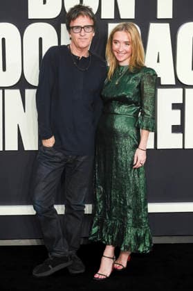 Johnny Marr mit Ehefrau Angie Marr bei der Premiere des Dokumentarfilms Oasis: Don t Look Back in Anger im Cineworld Leicester Square. London, 07.09.2026