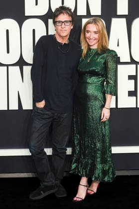 Johnny Marr mit Ehefrau Angie Marr bei der Premiere des Dokumentarfilms Oasis: Don t Look Back in Anger im Cineworld Leicester Square. London, 07.09.2026