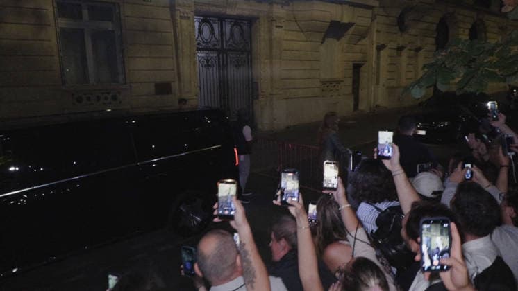 Celine Dion Steals the Show for The Crowd of Fans Gathered Outside Her Hotel - Paris Videograbs - Canadian singer Celine Dion greets, sings, and poses for selfies with hundreds of fans gathered every evening outside her hotel ahead of her 16-date historic residency at Paris La Défense Arena. Paris, France, September 8, 2026. Videograbs by CLPRESS ABACAPRESS.COM Paris Ile-de-France France  Copyright: xCLPRESS ABACAx