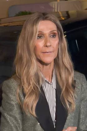 Céline Dion, returning from an intense rehearsal session, takes the time to greet her fans in front of the Royal Monceau Hotel in Paris on September 7, 2026. Lea Vieillot, Bestimage. Céline Dion, back from an intense rehearsal session, takes the time to greet her fans in front of the Royal Monceau hotel in Paris on September 7, 2026, Paris, France  Copyright: xLÃ axVieillot BestimagexLÃ axVieillot Bestimagex