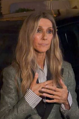 Céline Dion, returning from an intense rehearsal session, takes the time to greet her fans in front of the Royal Monceau Hotel in Paris on September 7, 2026. Lea Vieillot, Bestimage. Céline Dion, back from an intense rehearsal session, takes the time to greet her fans in front of the Royal Monceau hotel in Paris on September 7, 2026, Paris, France  Copyright: xLÃ axVieillot BestimagexLÃ axVieillot Bestimagex