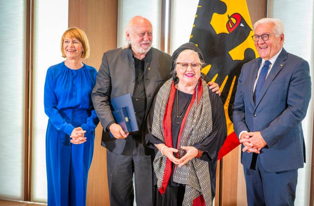 Elke Büdenbender +aszlo Krasznahorkai + Hanna Schygulla + Pr Steinmeier EUR, Deutschland, Berlin, 08.09.2026: Verleihung des Großen Verdienstkreuzes mit Stern des Verdienstordens der Bundesrepublik Deutschland an den Nobelpreisträger für Literatur Laszlo Krasznahorkai durch BPr Steinmeier.