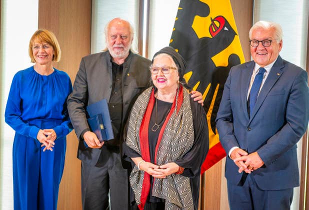 Elke Büdenbender +aszlo Krasznahorkai + Hanna Schygulla + Pr Steinmeier EUR, Deutschland, Berlin, 08.09.2026: Verleihung des Großen Verdienstkreuzes mit Stern des Verdienstordens der Bundesrepublik Deutschland an den Nobelpreisträger für Literatur Laszlo Krasznahorkai durch BPr Steinmeier.