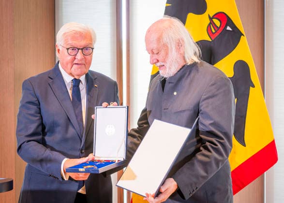 Pr Steinmeier + Laszlo Krasznahorkai EUR, Deutschland, Berlin, 08.09.2026: Verleihung des Großen Verdienstkreuzes mit Stern des Verdienstordens der Bundesrepublik Deutschland an den Nobelpreisträger für Literatur Laszlo Krasznahorkai durch BPr Steinmeier.