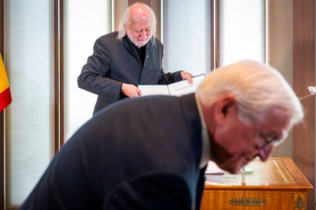 Pr Steinmeier + Laszlo Krasznahorkai EUR, Deutschland, Berlin, 08.09.2026: Verleihung des Großen Verdienstkreuzes mit Stern des Verdienstordens der Bundesrepublik Deutschland an den Nobelpreisträger für Literatur Laszlo Krasznahorkai durch BPr Steinmeier.