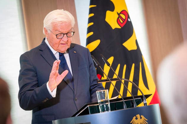 Frank-Walter Steinmeier EUR, Deutschland, Berlin, 08.09.2026: Verleihung des Großen Verdienstkreuzes mit Stern des Verdienstordens der Bundesrepublik Deutschland an den Nobelpreisträger für Literatur Laszlo Krasznahorkai durch BPr Steinmeier.
