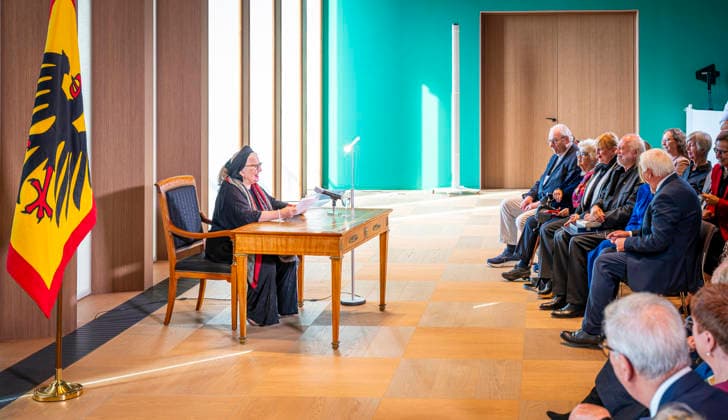 Hanna Schygulla EUR, Deutschland, Berlin, 08.09.2026: Die Schauspielerin Hanna Schygulla liest aus dem Werk von Laszlo Krasznahorkai . Verleihung des Großen Verdienstkreuzes mit Stern des Verdienstordens der Bundesrepublik Deutschland an den Nobelpreisträger für Literatur Laszlo Krasznahorkai durch BPr Steinmeier.
