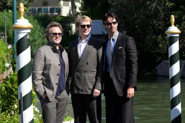 Florian Zeller, Paul Dano und Patrick Schwarzenegger bei der Ankunft am Pier des Hotels Excelsior auf der Biennale di Venezia 2026 83. Internationale Filmfestspiele von Venedig. Venedig, 08.09.-2026