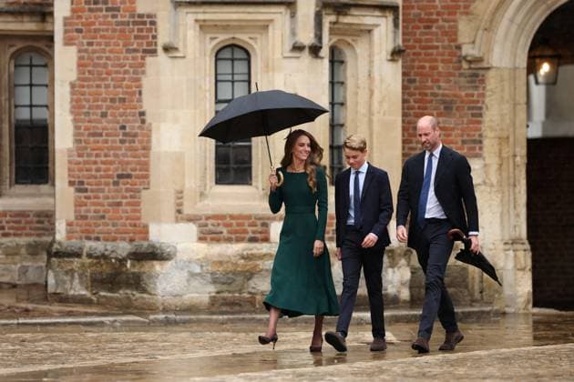 Britain s Catherine, Princess of Wales (L) and Britain s Prince William, Prince of Wales (R) walk with their 13-year-old son, Britain s Prince George of Wales (C), as he arrives for his first day at Eton College, in Eton, west of London, on September 8, 2 Britain s Catherine, Princess of Wales (L) and Britain s Prince William, Prince of Wales (R) walk with their 13-year-old son, Britain s Prince George of Wales (C), as he arrives for his first day at Eton College, in Eton, west of London, on September 8, 2026., Credit:Avalon.red PA ROTA - B68 Avalon United Kingdom, Berkshire, Eton Copyright: xAvalon.redx xPAxROTAx-xB68x xAvalonx 1132439288
