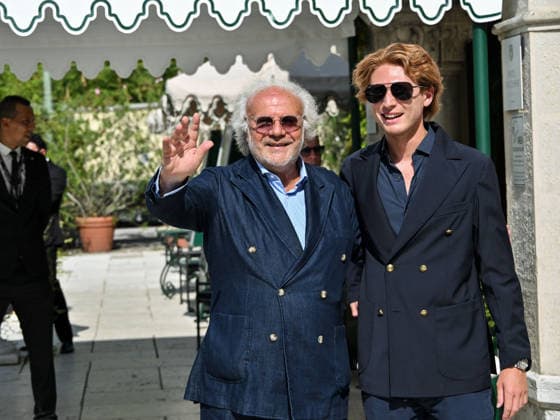 IPA88272023 - Venice, 83rd Venice International Film Festival 2026 - Day 7 - Arrivals at the Excelsior pier - Pictured: Jerry CalÃ with his son Johnny  Copyright: xSimonexComix xPoolxPhotoxEventsx08x IPA88272023