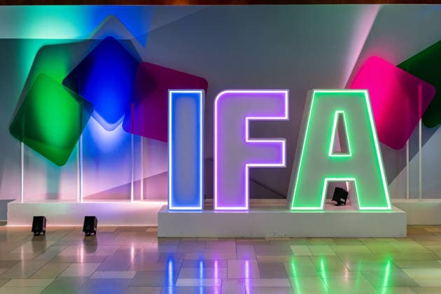Berlin,08.09.2026,die IFA (bis 2024 Internationale Funkausstellung,seit 2025 als Backronym Innovation for All) ist eine Technologie- und Industriemesse, die jährlich im Sommer in den Messehallen unter dem Funkturm stattfindet.IFA Schriftzug