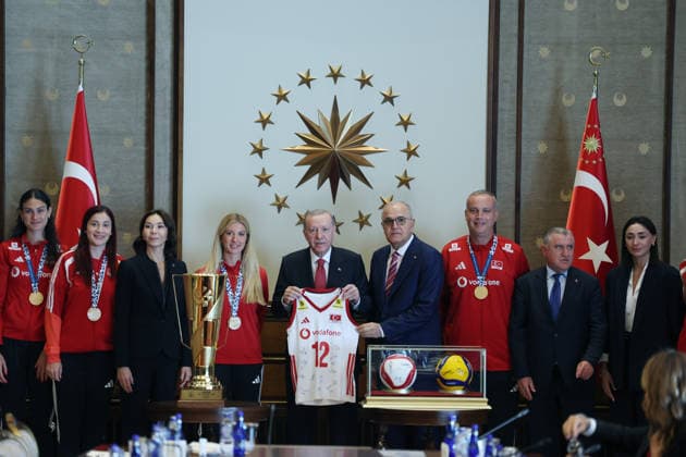 Turkish President Recep Tayyip Erdogan ANKARA, TURKIYE - SEPTEMBER 8: (----EDITORIAL USE ONLY - MANDATORY CREDIT - TURKISH PRESIDENCY MURAT KULA HANDOUT - NO MARKETING NO ADVERTISING CAMPAIGNS - DISTRIBUTED AS A SERVICE TO CLIENTS----) Turkish Minister of Youth and Sports Osman Askin Bak and Turkish Volleyball Federation President Mehmet Akif Ustundag attend Turkish President Recep Tayyip Erdogan s reception for the Turkish Women s National Volleyball Team after their victory at the 2026 CEV EuroVolley in Istanbul, on September 08, 2026 in Ankara, Turkiye. TUR Presidency Murat Kula Anadolu Ankara Turkey. Editorial use only. Please get in touch for any other usage.  Copyright: x2026xAnadoluxTURxPresidencyx xMuratxKulax
