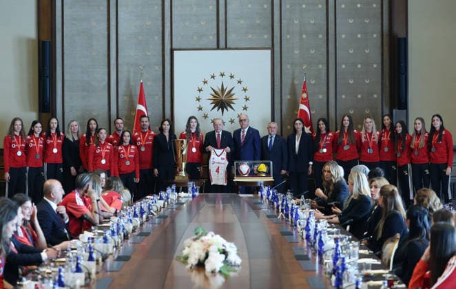 Turkish President Recep Tayyip Erdogan ANKARA, TURKIYE - SEPTEMBER 8: (----EDITORIAL USE ONLY - MANDATORY CREDIT - TURKISH PRESIDENCY MURAT KULA HANDOUT - NO MARKETING NO ADVERTISING CAMPAIGNS - DISTRIBUTED AS A SERVICE TO CLIENTS----) Turkish Minister of Youth and Sports Osman Askin Bak and Turkish Volleyball Federation President Mehmet Akif Ustundag attend Turkish President Recep Tayyip Erdogan s reception for the Turkish Women s National Volleyball Team after their victory at the 2026 CEV EuroVolley in Istanbul, on September 08, 2026 in Ankara, Turkiye. TUR Presidency Murat Kula Anadolu Ankara Turkey. Editorial use only. Please get in touch for any other usage.  Copyright: x2026xAnadoluxTURxPresidencyx xMuratxKulax