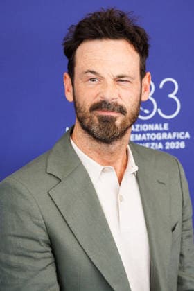 News - Company Photocall - The 83rd Venice International Film Festival Scoot McNairy attends the Company photocall during the 83rd Venice International Film Festival at Sala Grande on September 08, 2026 in Venice, Italy. Photo: Cinzia Camela. Lido di Venezia Palazzo del Cinema Italy Copyright: xCinziaxCamelax xLiveMediax LPN_2658955