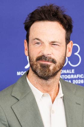 News - Company Photocall - The 83rd Venice International Film Festival Scoot McNairy attends the Company photocall during the 83rd Venice International Film Festival at Sala Grande on September 08, 2026 in Venice, Italy. Photo: Cinzia Camela. Lido di Venezia Palazzo del Cinema Italy Copyright: xCinziaxCamelax xLiveMediax LPN_2658956