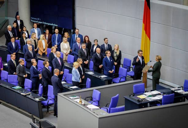 Carsten Linnemann, CDU, bei seiner Vereidigung zum Bundesgesundheitsminister im Deutschen Bundestag. Berlin Deutschland Copyright: xThomasxImox