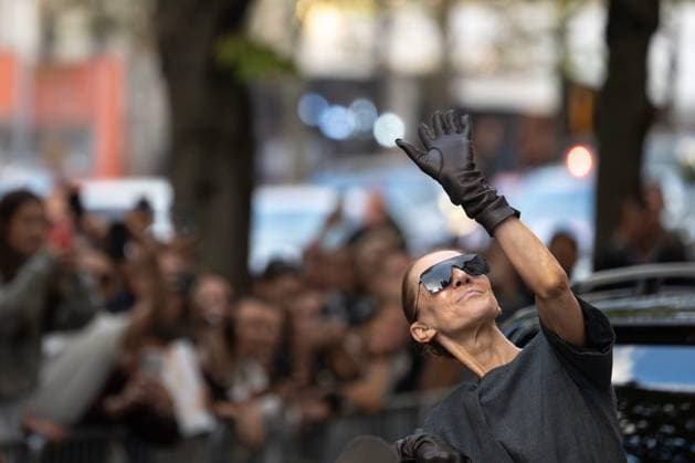 CELINE DION IN PARIS PHOTOPQR OUEST FRANCE Stéphane Geufroi Paris, September 8, 2026 Céline Dion leaves the Royal Monceau in the late afternoon. As usual, she took a few minutes to greet her fans. Paris, September 8, 2026 – Céline Dion leaves the Royal Monceau in the late afternoon. As usual, she took a few minutes to greet her admirers in Paris, France  Copyright: xPHOTOPQR OUESTxFRANCE MAXPPPxStéphanexGeufroix 20260908OFR8252 20260908OFR8252