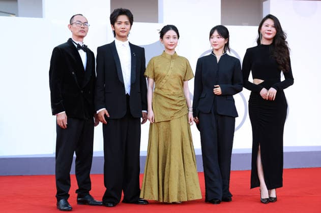 Zheng Xuanxuan, Sitong Li, Wang Xiaohui, Wang Yantong und Hongchun Lan bei der Premiere des Kinofilms Bunker auf der Biennale di Venezia 2023 83. Internationale Filmfestspiele von Venedig im Palazzo del Cinema. Venedig, 08.09.2026